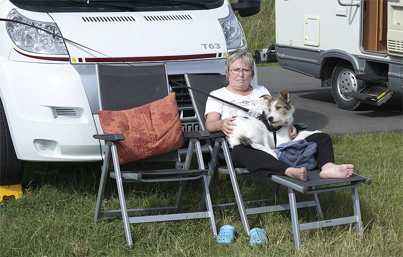 Holland 6 - 2013 _SAM_1616 als Smart-Objekt-1 Kopie.jpg - Auf gut Glück und traumhaften Wetter sind wir zum Stellplatz ( direkt an der Schiffsrute Antwerpen ) gefahren und haben großes Glück gehabt noch einen Stellplatz zu erwischen.